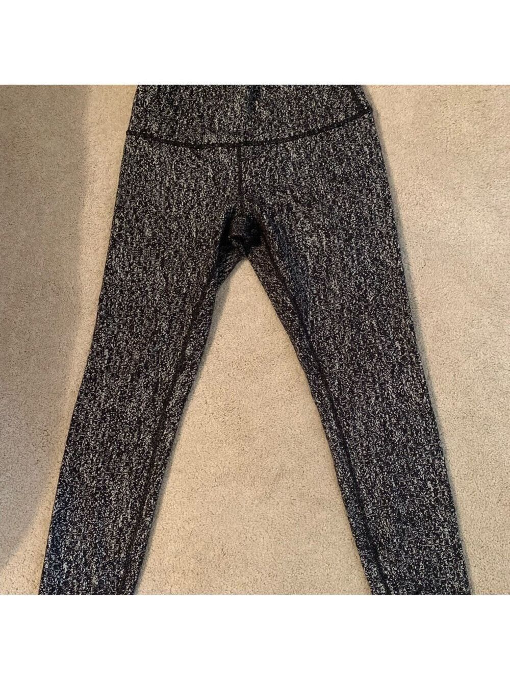 Lululemon Black & White Textured Wunder Unders - Picture 9 of 9